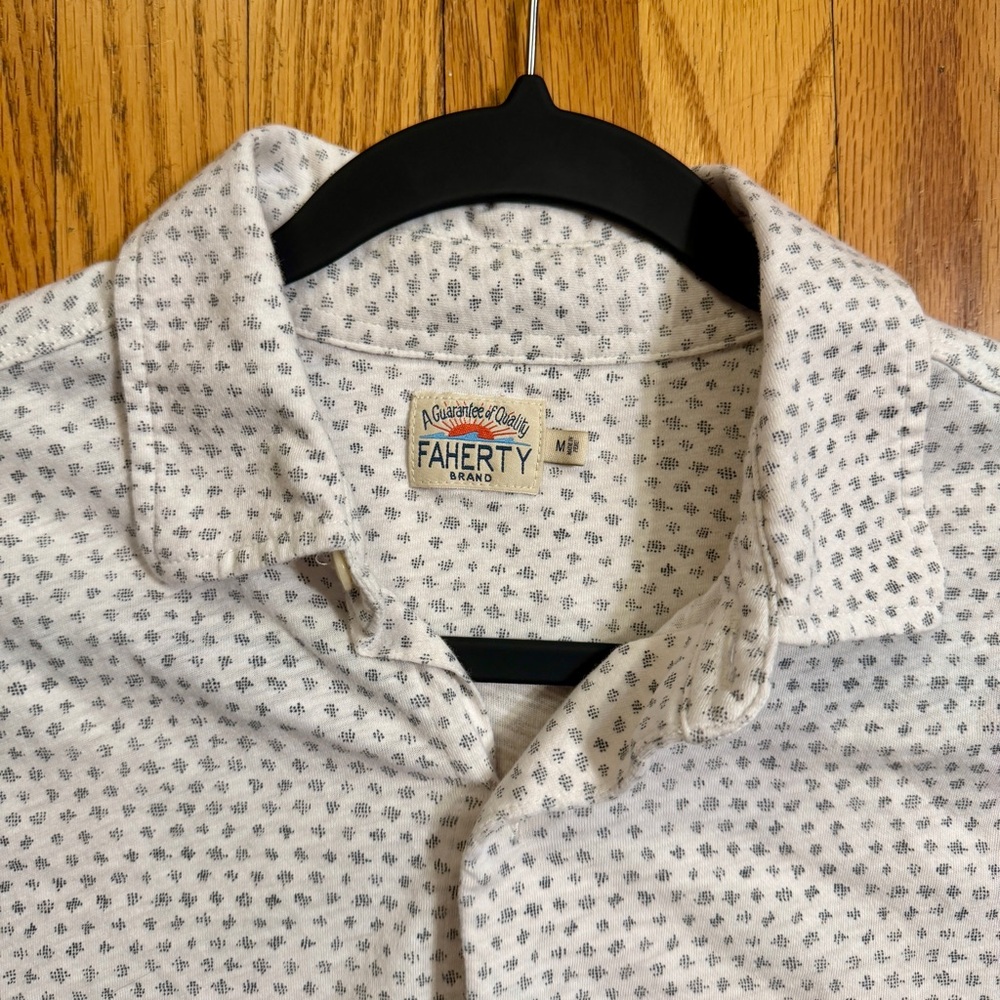 Faherty Men's White and Black Patterned Short Sleeve Shirt